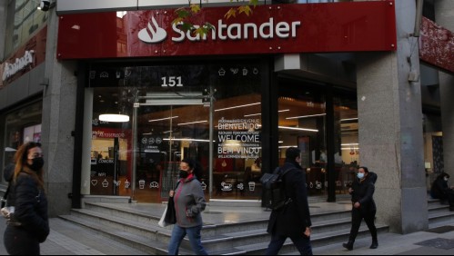 Usuarios de Banco Santander denunciaron doble cobro por compras en sus cuentas