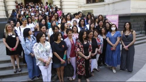 Se realizó el Primer Encuentro de Mujeres Oficialistas: Con militantes de Apruebo Dignidad y Socialismo Democrático