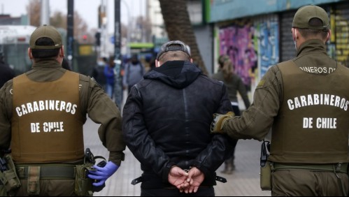 Detienen a presuntos responsables de asalto en Mall Plaza Norte: Carabineros identificó uno de los vehículos implicados