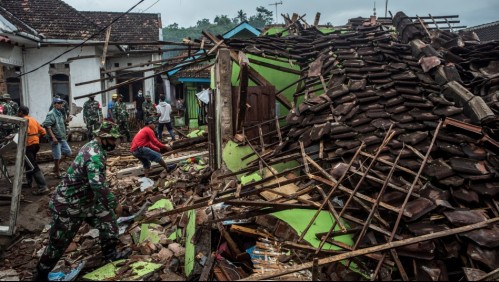 Más de 160 muertos y cientos de heridos deja terremoto en Indonesia