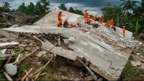 Terremoto en Indonesia: Más de 250 muertos, decenas de desaparecidos y centenares de heridos