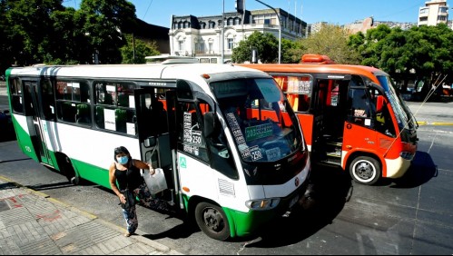 Conductores de buses cortan el tránsito en ruta de Quillota