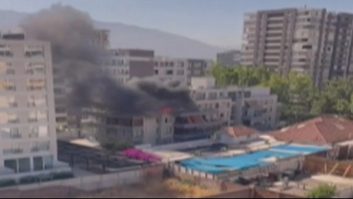 Gran incendio afecta a departamento en edificio de Ñuñoa