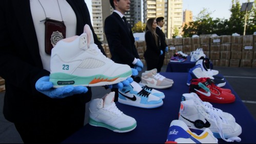 Así lucen las zapatillas falsas incautadas que se vendían en Barrio Meiggs