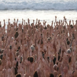 Otra de Spencer Tunick: Miles de personas se desnudan por arte en icónica playa de Sídney Otra de Spencer Tunick: Miles de personas se desnudan por arte en icónica playa de Sídney