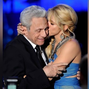 Padre de Shakira regresa de nuevo al hospital para someterse a nuevos exámenes: La cantante guarda silencio Padre de Shakira regresa de nuevo al hospital para someterse a nuevos exámenes: La cantante guarda silencio