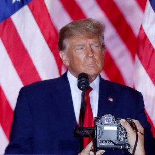 Fuertes críticas a Donald Trump por haber cenado con Kanye West y un supremacista blanco Fuertes críticas a Donald Trump por haber cenado con Kanye West y un supremacista blanco