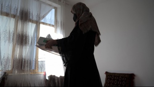 Despiden a director de un banco en Irán por atender a una mujer sin velo