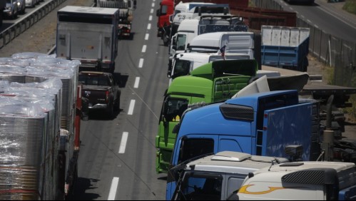 Paro de camioneros: Gobierno alcanzó acuerdo con CNTC, Fedesur y Fedequinta para deponer movilizaciones