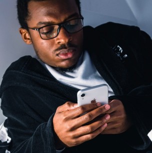 Estudios revelan que adicción al celular alteran el cerebro y la manera en que pensamos Estudios revelan que adicción al celular alteran el cerebro y la manera en que pensamos