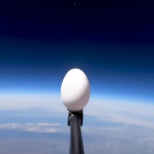 ¿Lo logró? Exingeniero de la NASA lanzó un huevo desde el espacio con la esperanza de que no se rompiera ¿Lo logró? Exingeniero de la NASA lanzó un huevo desde el espacio con la esperanza de que no se rompiera