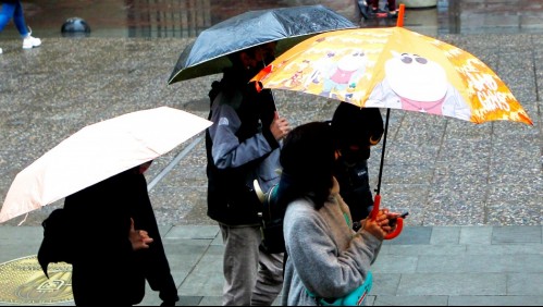 Llovizna en Santiago: Conoce cómo estará el resto del día en la capital