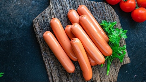 Estudio revela contenido de las salchichas en Chile: ¿De qué están compuestas?