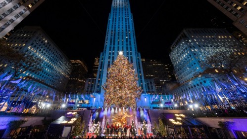Tiene 50 mil luces LED: Así fue la iluminación anual del árbol de Navidad del Rockefeller Center
