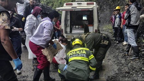 Al menos tres muertos y más de 20 desaparecidos deja alud en carretera de Colombia: 'Es una tragedia'