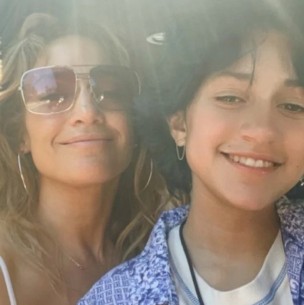 El look navideño de la hija de Jennifer Lopez: Así lució Emme en una reunión familiar junto a Seraphina Affleck El look navideño de la hija de Jennifer Lopez: Así lució Emme en una reunión familiar junto a Seraphina Affleck