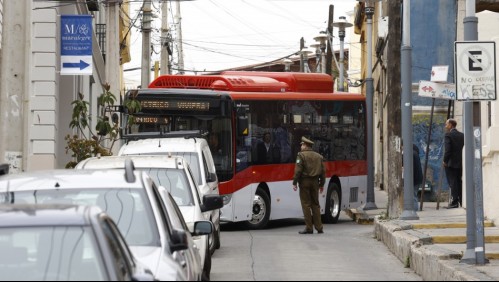 'Ese chofer no es de Valparaíso' El caso del bus del Transantiago que quedó atrapado en cerro Alegre