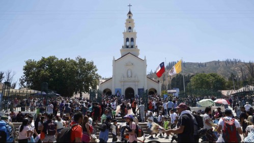 Tras dos años sin fieles: Miles de personas llegan al santuario de Lo Vásquez tras larga peregrinación