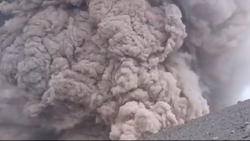 'No se descartan futuras explosiones': Sernageomin y Onemi modifican alerta del volcán Láscar