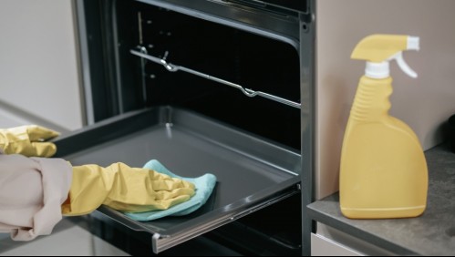 Estos son 3 trucos que sirven para dejar las rejillas del horno como nuevas