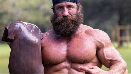 Fisicoculturista aseguró comer carne cruda para ganar músculo, pero todo era falso: Esto es lo que en realidad consumía