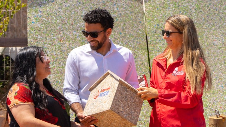 Soprole y Tetra Pak entregan placas aislantes para la construcción de 70 viviendas de emergencia