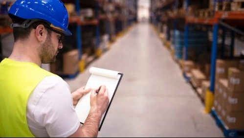 Se autodespidió por sobrecarga laboral y le ganó juicio a su exempresa: Ahora recibirá más de $11 millones