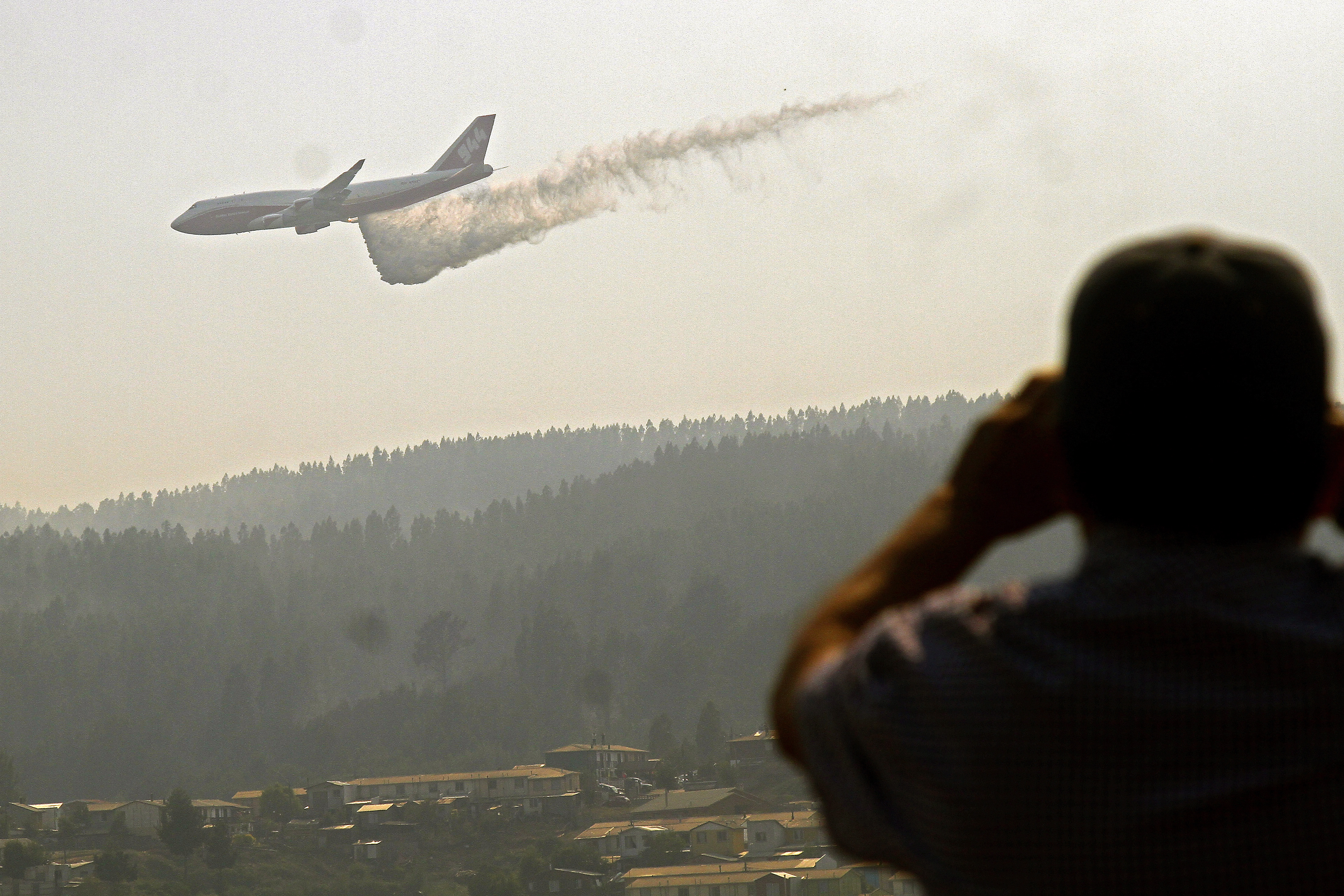 Supertanker volando por los aires de Dichato en 2017.