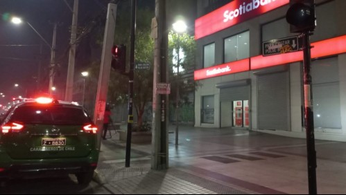 Delincuentes con overoles intentan robar sucursal de banco en Maipú: Realizaron forado para ingresar