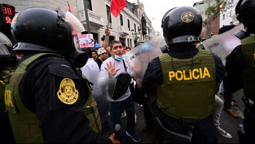 Al menos 15 muertos dejan protestas en Perú y Gobierno decreta toque de queda en 15 provincias