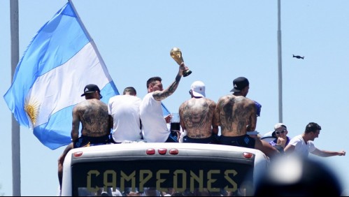 Selección argentina cierra festejos con saludo desde helicópteros a millones de fanáticos