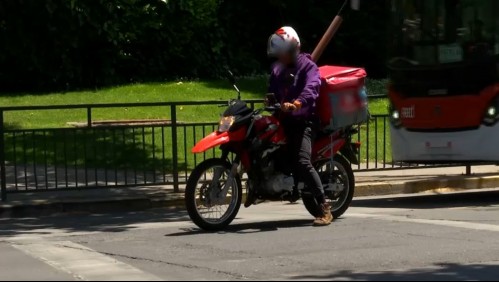 Bicicletas modificadas, conducción por ciclovías y contaminación: El peligro de los repartidores en las ciudades