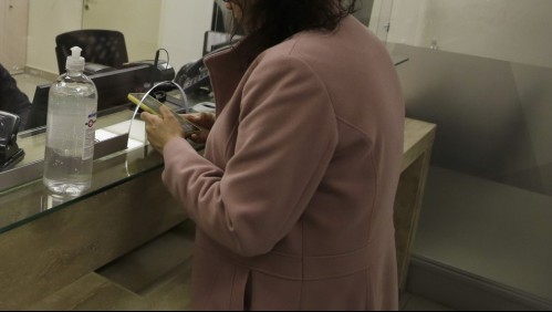 Mujer se cayó al entrar a una sucursal bancaria y ahora deben pagarle $5 millones por daño moral