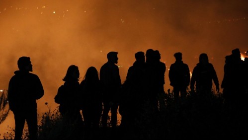 Incendios en Viña: Cambio en la dirección de viento complican combate del fuego