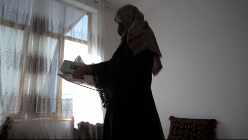 Siguen con sus restricciones a las mujeres: Talibanes ahora les prohíben trabajar en oenegés en Afganistán