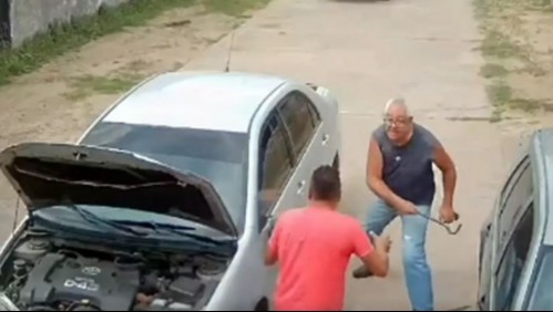 Llevó su auto a que se lo repararan y al ver que no se lo arreglaron atacó con un fierro al mecánico
