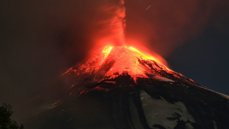 Erupción del volcán Villarrica en 2015 / Aton