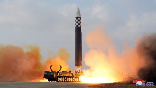 Corea del Norte dispara un 'misil balístico no identificado' al mar de Japón