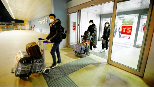 Cinco nuevos países imponen restricciones a viajeros de China ante preocupante brote de Covid-19