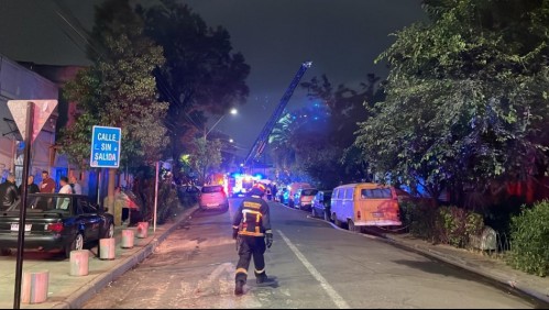 Incendio en el barrio Franklin dejó a tres familias damnificadas: 18 carros de Bomberos atendieron la emergencia