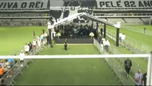 Los brasileños dan su último adiós al 'rey' Pelé: Velorio en el estadio del Santos durará 24 horas