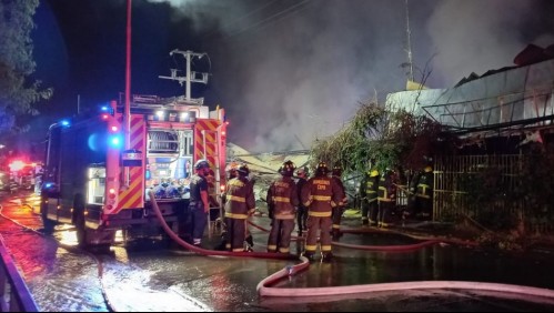 Sujetos chocaron contra una mueblería y provocaron un 'incendio de proporciones': Cuatro locales se vieron afectados