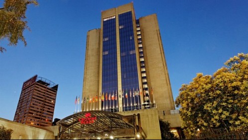 Icónico hotel en Santiago sería rebautizado por nuevos controladores: Así se llamaría ahora el Crowne Plaza