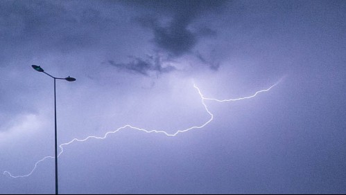 Senapred actualiza Alerta Temprana Preventiva para 10 comunas de la Región Metropolitana por 'tormentas eléctricas'