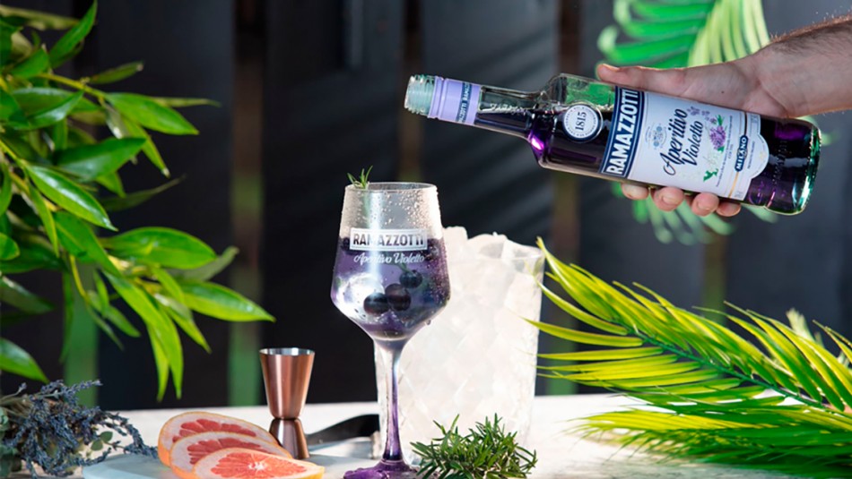 Marca italiana lanza nuevo 'Ramazzotti Violetto': Descubre cómo potenciar este aperitivo en dos refrescantes recetas