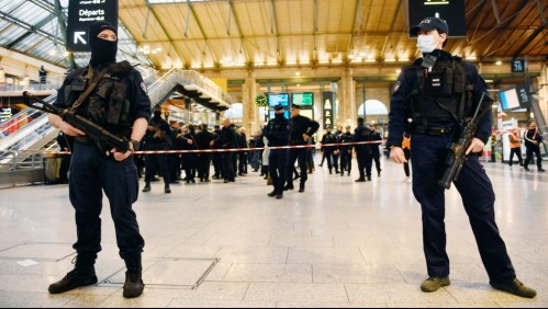 Seis personas resultan heridas en ataque con arma blanca en estación de trenes de París