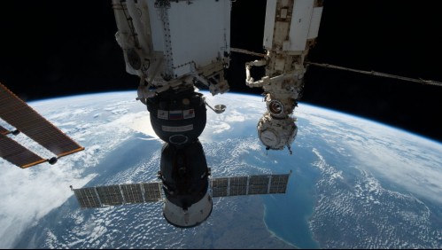 Habría sido impactada por un objeto: Rusia anuncia que cápsula Soyuz regresará a la Tierra sin tripulación