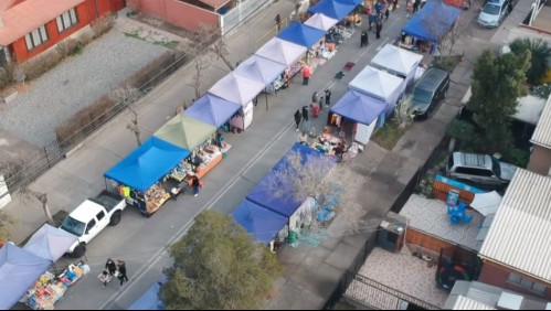 'Hace 20 años que no tengo un domingo en paz': Vecinos conviven con más de un kilómetro de 'toldos azules'