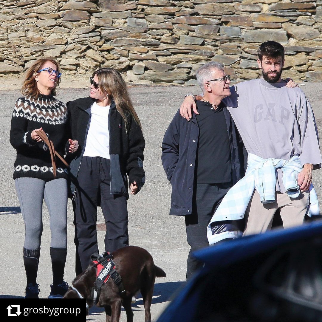 Clara Chía Marti junto a sus suegros y Piqué de vacaciones