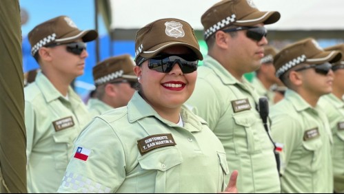 Con nueva arma 'no letal', jockey y polera reflectante: Así es el nuevo uniforme de Carabineros de Chile